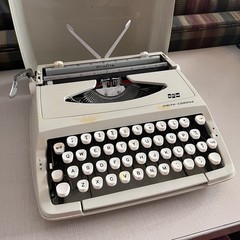 Vintage Smith Corona Profile Portable Typewriter – 1960s – Made in England