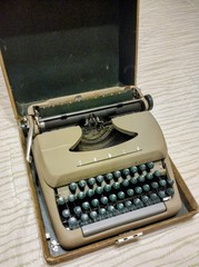 Vintage Tower “Challenger” Portable Typewriter with Original Case – WORKING