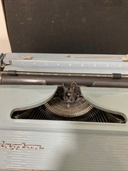 Vintage 1962 Remington Fleetwing Portable Typewriter Blue WORKS