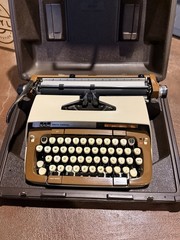 Smith Corona Classic 12 Manual Typewriter w/ Case Vintage SCM 1982 Woodgrain