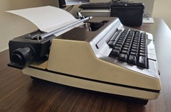 Smith-Corona Communicator Typewriter w/ Hard Case 1970s Model 871.53900 WORKS!