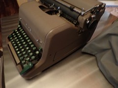 WORKS GREAT Vintage 1940s Royal Magic Margin Typewriter – Grey w Green keys