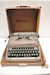 Smith Corona Silent-Super Portable Typewriter 1954 Vintage Mid Century w/ Case