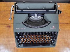 TYPEWRITER OPTIMA / SAFE & FAST SHIPPING /AUCTIONS FROM RETROSFERA / 打字机 打字機