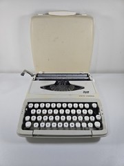 VTG Smith-Corona CORSAIR SCM Portable Typewriter Beige Hard Shell England