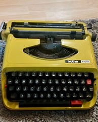 Brother typewriter 1980’s, works, rare type, great condition