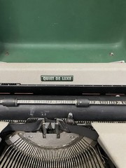 1953 ROYAL Quiet De Luxe Portable Manual Vintage Typewriter with Case Green 1950