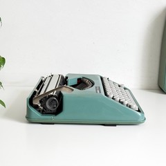 Olivetti Lettera 82 | Typewriter | Working | 1980s | UPS 3-Day to US/CAN