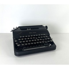 Vintage 1945 Smith Corona Clipper Portable Manuel Typewriter Black No Case Clean