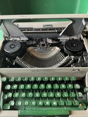 Vintage 1957 Royal Companion Portable Typewriter RS3569305 Elite 12CPI Very Nice