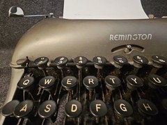 Antique 1937 REMINGTON RAND Deluxe Model 5 Typewriter / Vintage w Case. WORKING