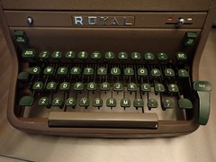 WORKS GREAT Vintage 1940s Royal Magic Margin Typewriter – Grey w Green keys