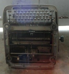 Vintage REMINGTON RAND STANDARD Desktop TYPEWRITER SUPER-RITER Beige c.1950s