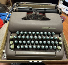 Vintage 1950’s Smith Corona Sterling 5A Floating Shift Typewriter w/ Case