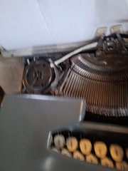 Vintage 1971 Smith Corona Super Sterling Portable Typewriter & Case