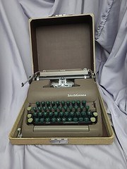 Vintage Smith Corona Clipper Mechanical Typewriter wCase Green Keys Made In USA