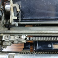1930’s Royal KHM Working Antique Desktop Typewriter in good condition TD