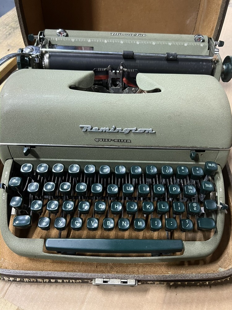 Vtg Remington Rand Quiet-Riter Typewriter w/ Case. FREE SHIPPING Miracle Tab