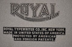 1953 Royal Quiet De Luxe Working Vintage Portable Typewriter Case & Manual