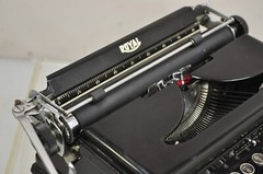 Royal Model O Touch Control Glossy Black Portable Manual Typewriter in Case