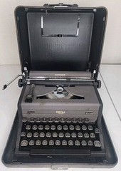 1940’s Royal Arrow Vintage Portable Typewriter