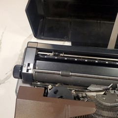 BROTHER ELECTRIC TYPEWRITER MODEL 3800 CORRECT-o-RITER WITH HARD CASE & POWER CO