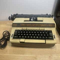 Vintage Montgomery Ward Cartridge XII Portable Typewriter With Case