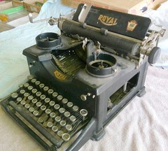 1920’s Royal Model 10 Ribbon Typewriter #X-1404436 Beveled Glass gone PARTS ONLY