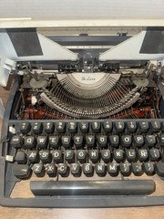 Olympia De Luxe Typewriter Spanish Keyboard Ñ Made In Germany Case An Tested