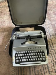 Consul 232 Typewriter