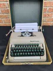 Vintage 1955 Smith Corona Clipper Portable Typewriter & Case Floating Shift