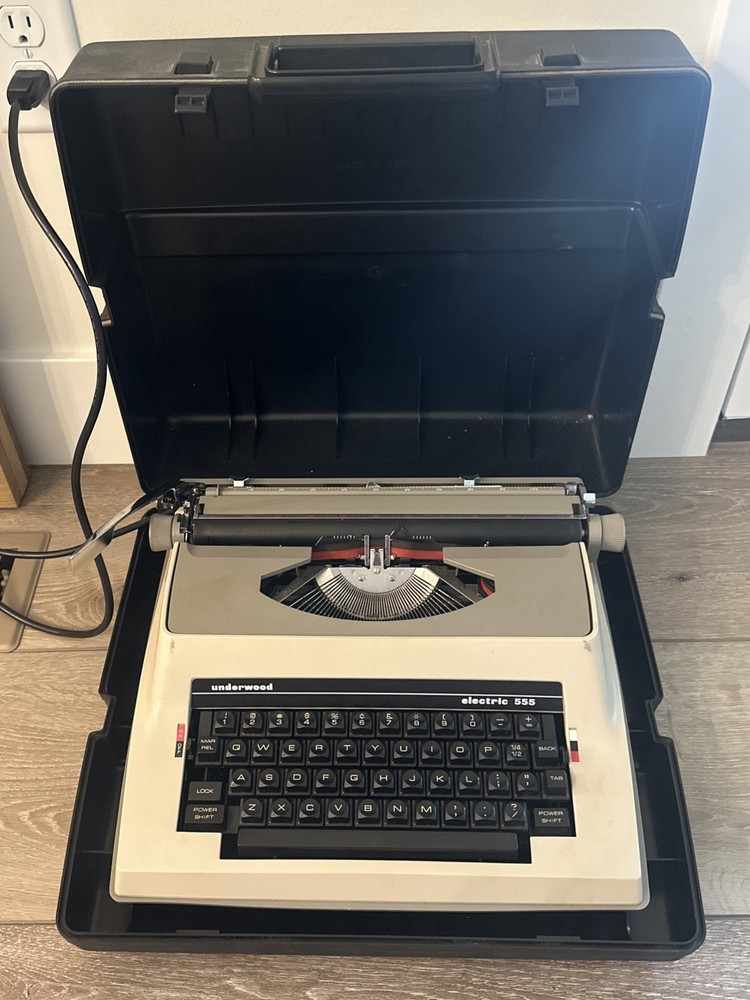Vintage Underwood Electric Cord Powered 555 Typewriter With Hard Case Working