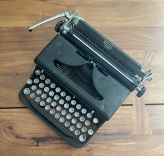 Royal Vogue Quiet Typewriter 1930s