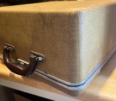 ROYAL 1953 QUITE DE LUXE GRAY PORTABLE TYPEWRITER WITH TWEED BROWN STORAGE CASE