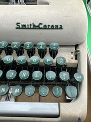 Vintage 1950’s Smith-Corona Clipper Portable Typewriter w/ Case Made in Honolulu