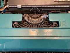 Vintage Olivetti Studio 45 Typewriter PORTUGUESE Layout Made in Spain with Case