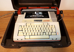 Vintage Smith-Corona Coronamatic 2200 Electric Typewriter w/Case, Grey/Orange