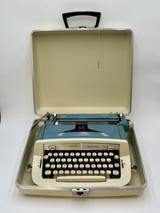 Vintage 1975 Royal Sabre Baby Blue Manual Typewriter Portugal Case Key Tested