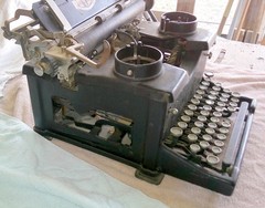 1920’s Royal Model 10 Ribbon Typewriter #X-1404436 Beveled Glass gone PARTS ONLY