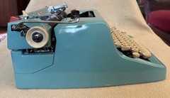 Vintage 1957 Royal Quiet Deluxe Teal Blue Typewriter & Tweed Case VGC New Ribbon
