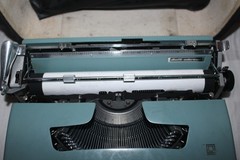 Vintage Olivetti Underwood Lettera 32 Portable Typewriter w/ Case – Italy