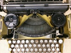 Antique Vintage 1930 Royal 2-tone yellow typewriter w/case Serial # 1233356