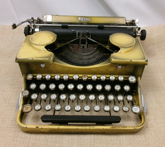 Antique Vintage 1930 Royal 2-tone yellow typewriter w/case Serial # 1233356