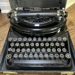 1936 Vintage Underwood Noiseless Portable Hemingway Typewriter