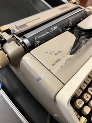 Royal Custom Magic Margin Manual Typewriter Case Tan Beige – SPANISH KEYBOARD