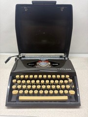 ADLER TiPPA S Typewriter West Germany Portable German Retro Schreibmaschine
