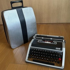 OLIVETTI Lettera DL Portable Typewriter QWERTY w/ Carry Case Spain Vintage Used