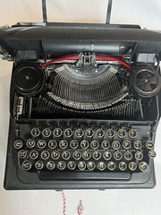 Vintage 1946 Smith Corona 4 Bank Sterling Portable Typewriter & Case – Very Nice