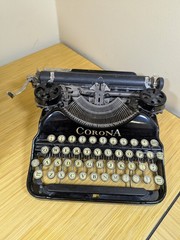 NICE Corona No. 4 Portable Typewriter with Case READ and see video