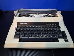 Underwood Electric Typewriter Model 565 CR FOR PARTS OR REPAIR ONLY